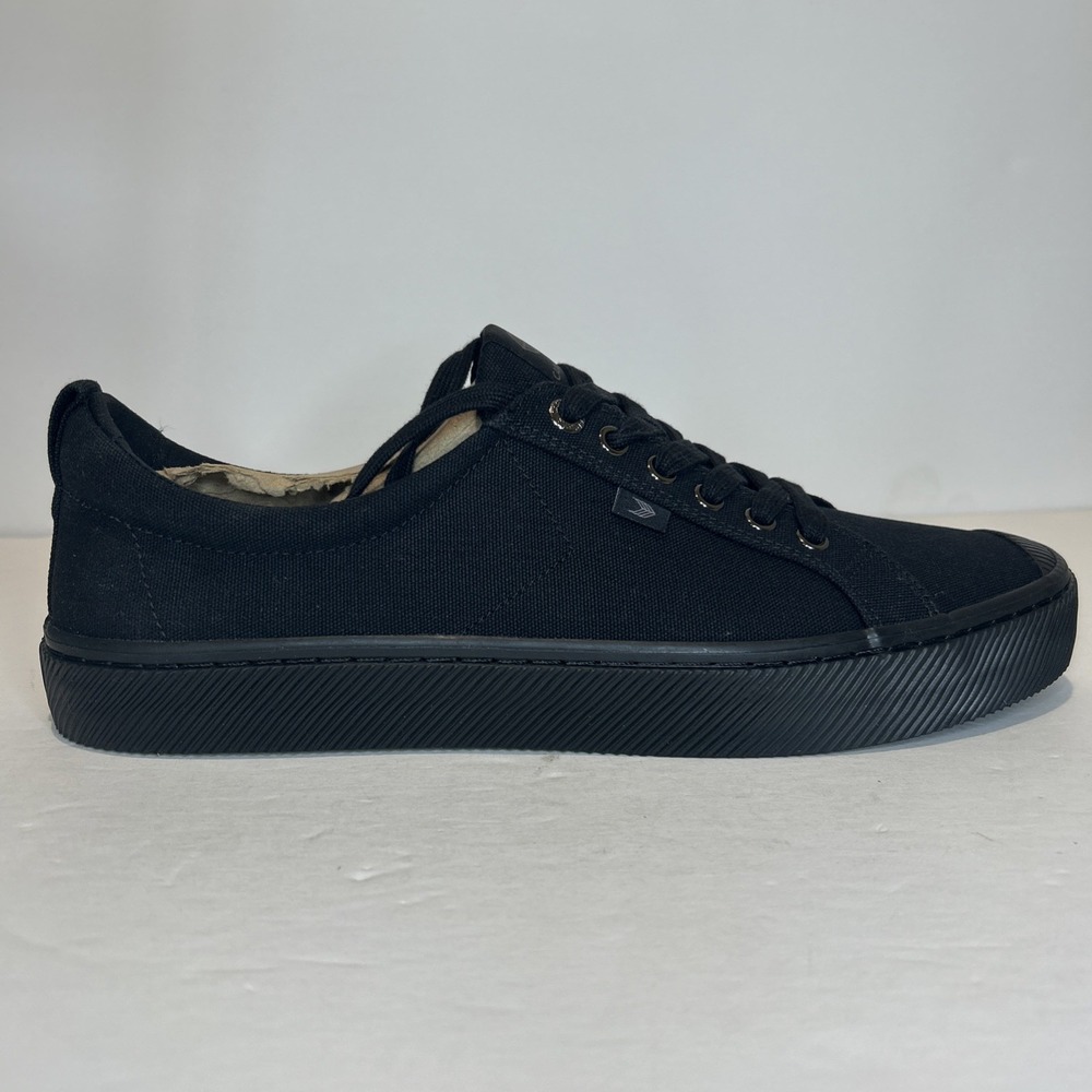 Cariuma OCA Low Sneaker Mens 12.5 Black Canvas Sustainable Vegan Skate Shoe